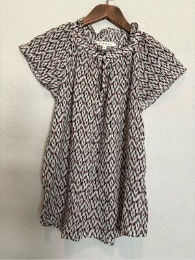 Xirena Top Blouse Womens Size Small Ruffles Flutter Sleeve Geometric Chic